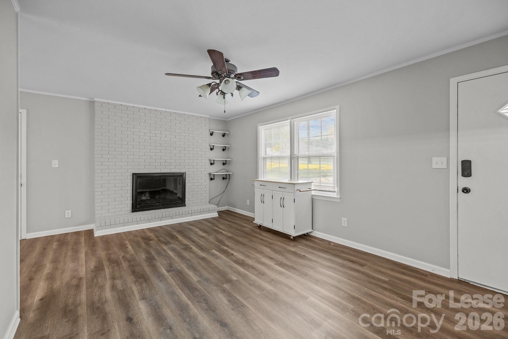 4800 Maplecrest Drive - Photo 2