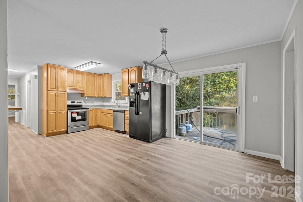 4800 Maplecrest Drive - Photo 5