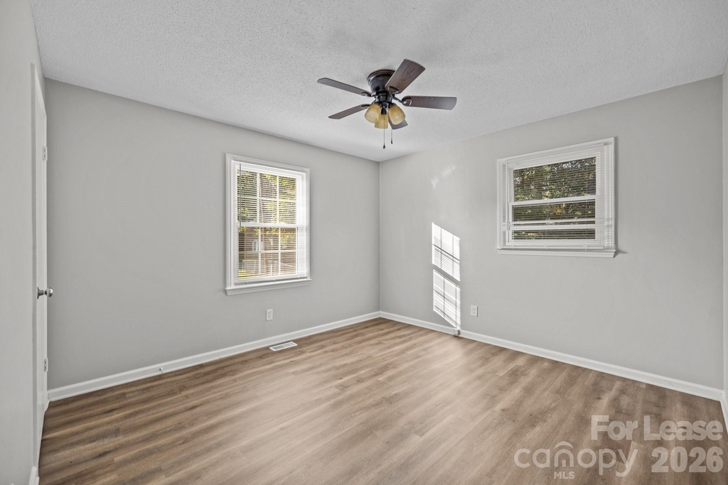 4800 Maplecrest Drive - Photo 18