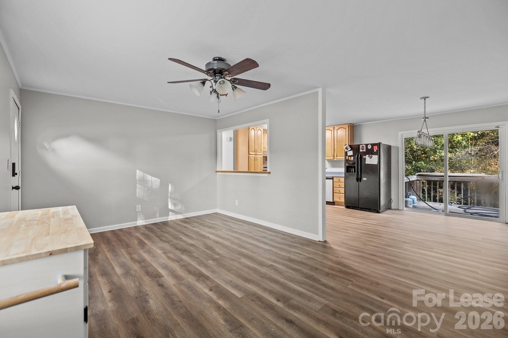 4800 Maplecrest Drive - Photo 4
