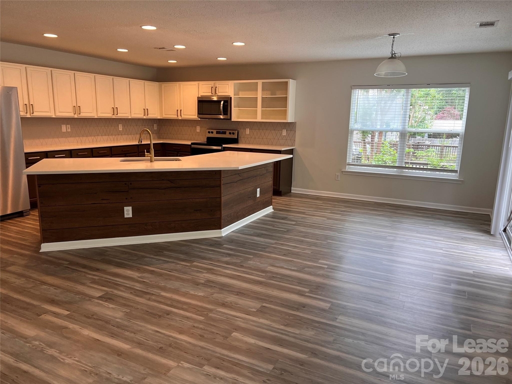 2304 Harwood Hills Lane - Photo 8