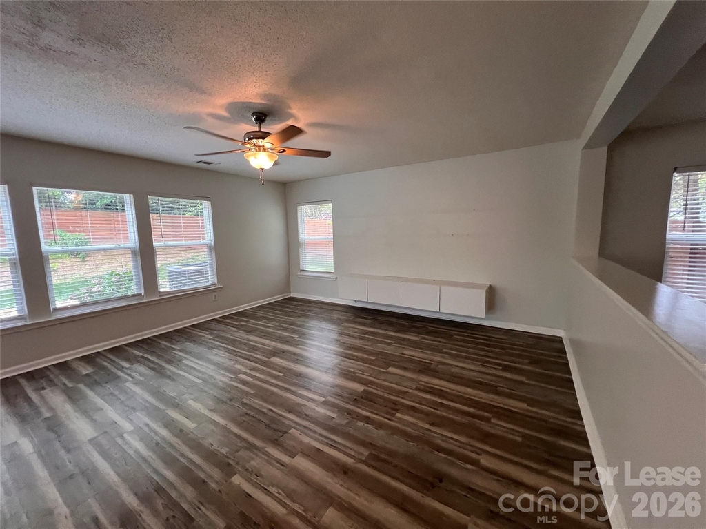2304 Harwood Hills Lane - Photo 5