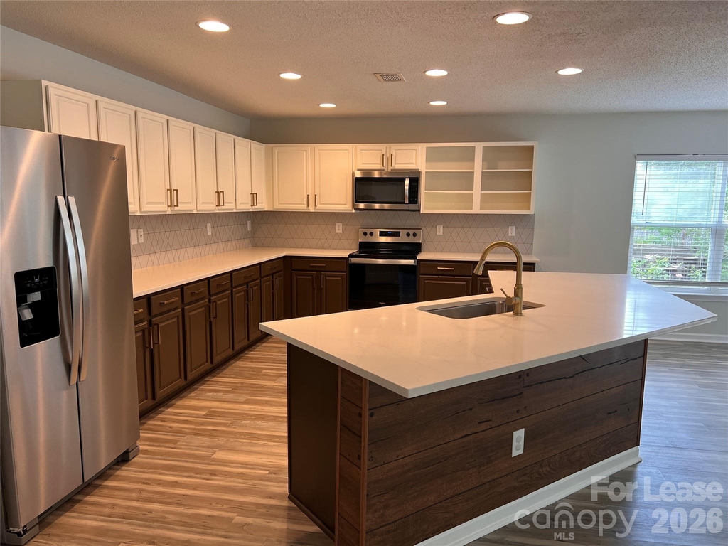 2304 Harwood Hills Lane - Photo 7