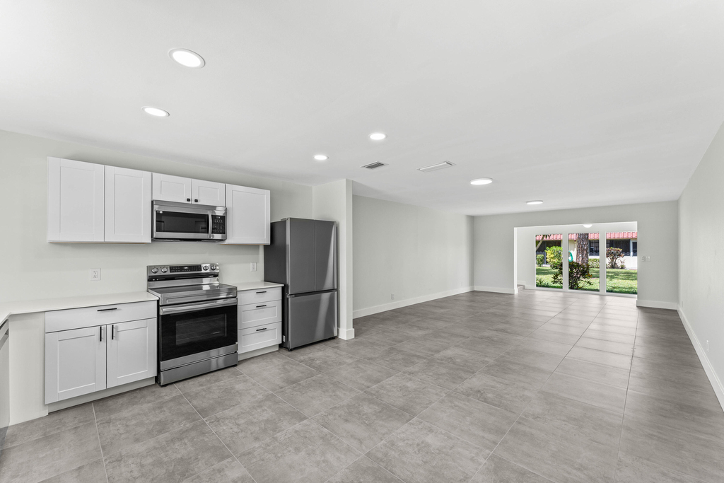 711 Laconia Circle - Photo 3