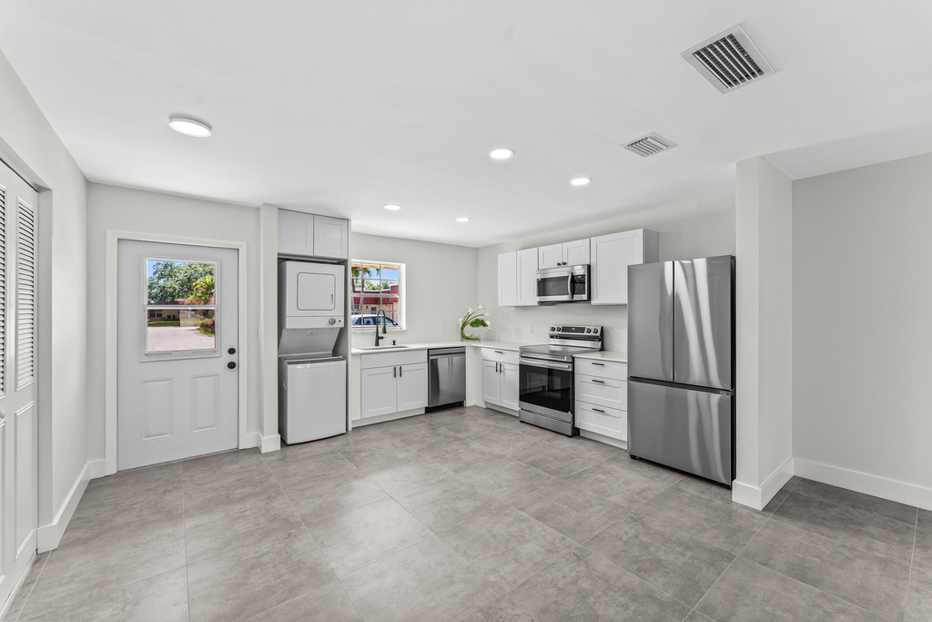 711 Laconia Circle - Photo 4