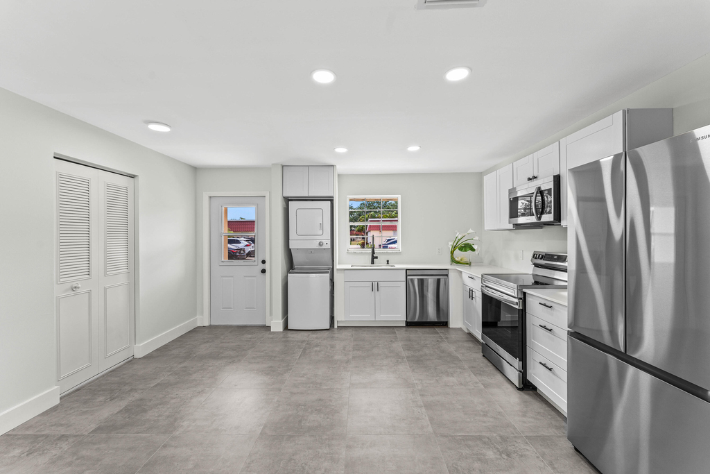 711 Laconia Circle - Photo 2