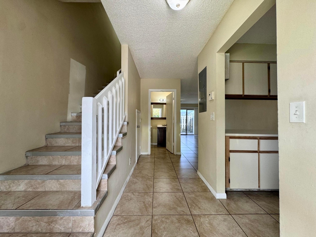704 Riverside Drive - Photo 2