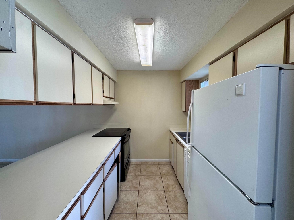 704 Riverside Drive - Photo 5