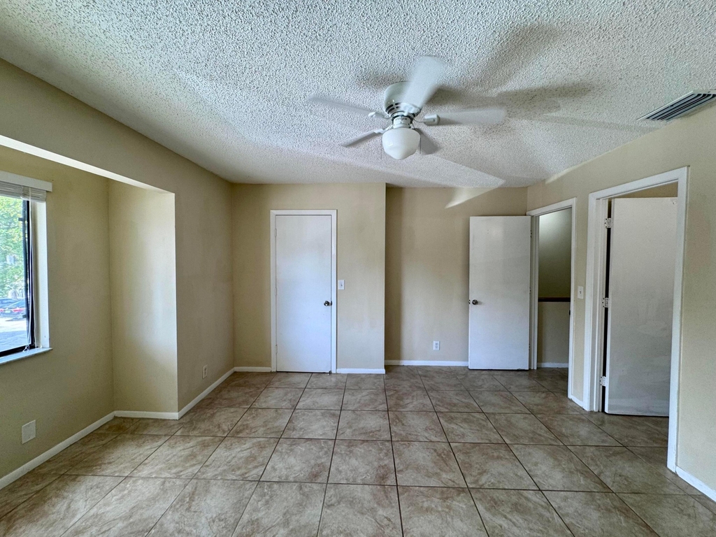704 Riverside Drive - Photo 13
