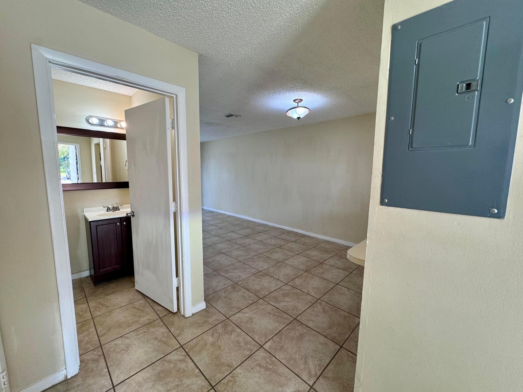 704 Riverside Drive - Photo 24
