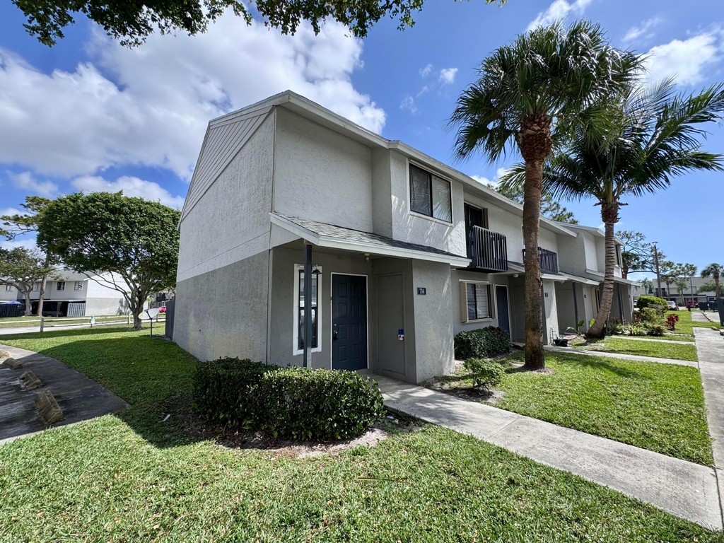 704 Riverside Drive - Photo 0