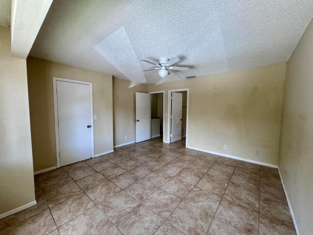 704 Riverside Drive - Photo 14