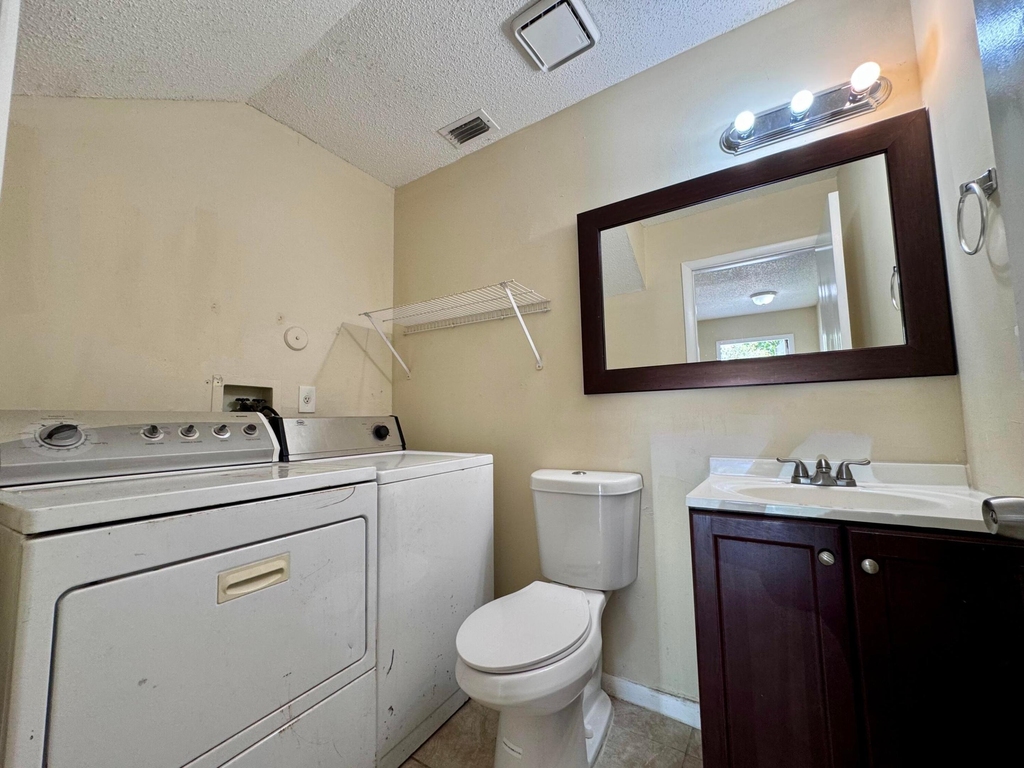 704 Riverside Drive - Photo 9