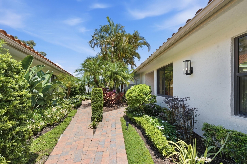 2552 Sheltingham Drive - Photo 2