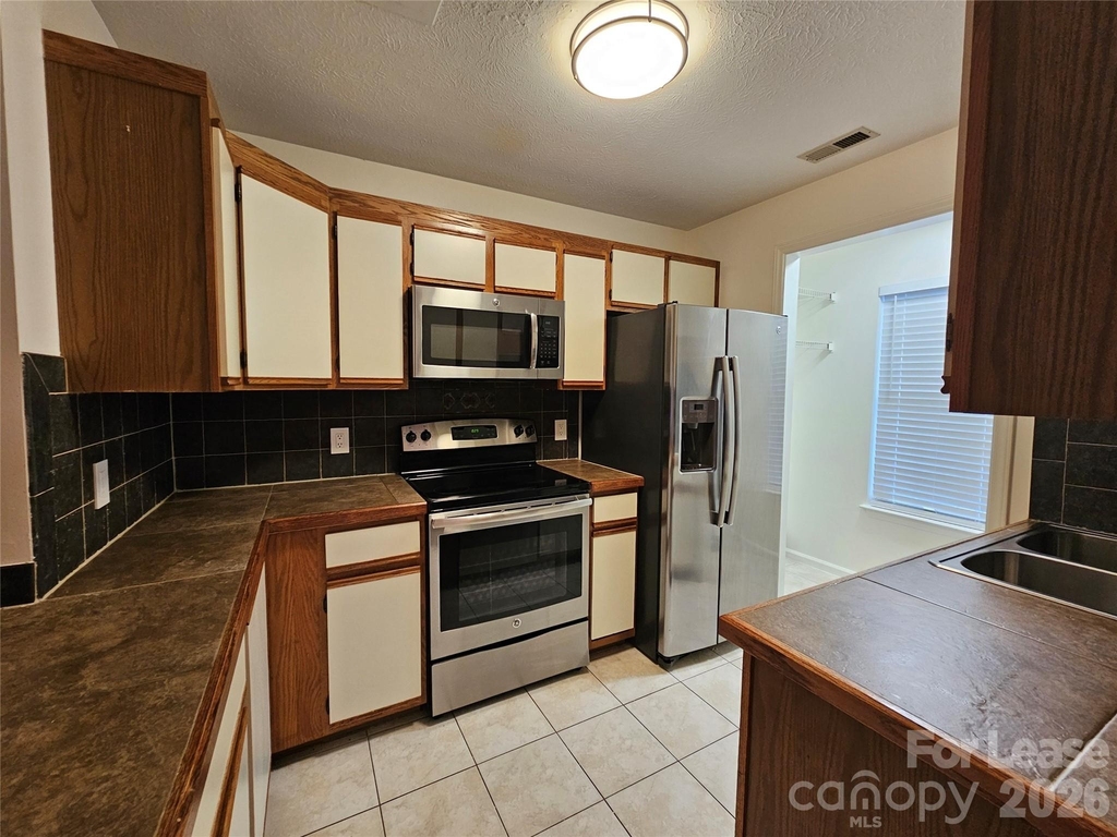 802 Selwyn Oaks Court - Photo 2