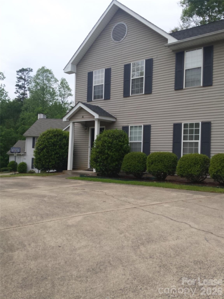 802 Selwyn Oaks Court - Photo 0