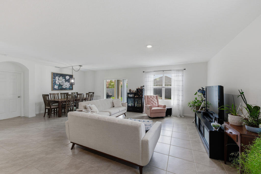 3133 Sw Centamino Street - Photo 10