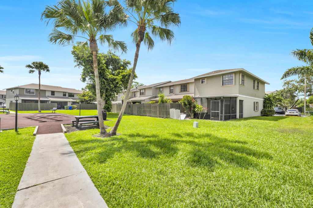 10723 Nw 10th Street - Photo 15