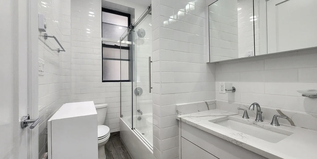 200 West 58th Street - Photo 3