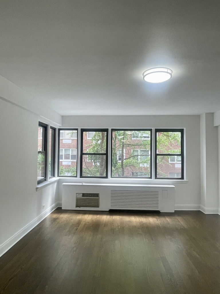 20 Beekman Place, 3F - Photo 2
