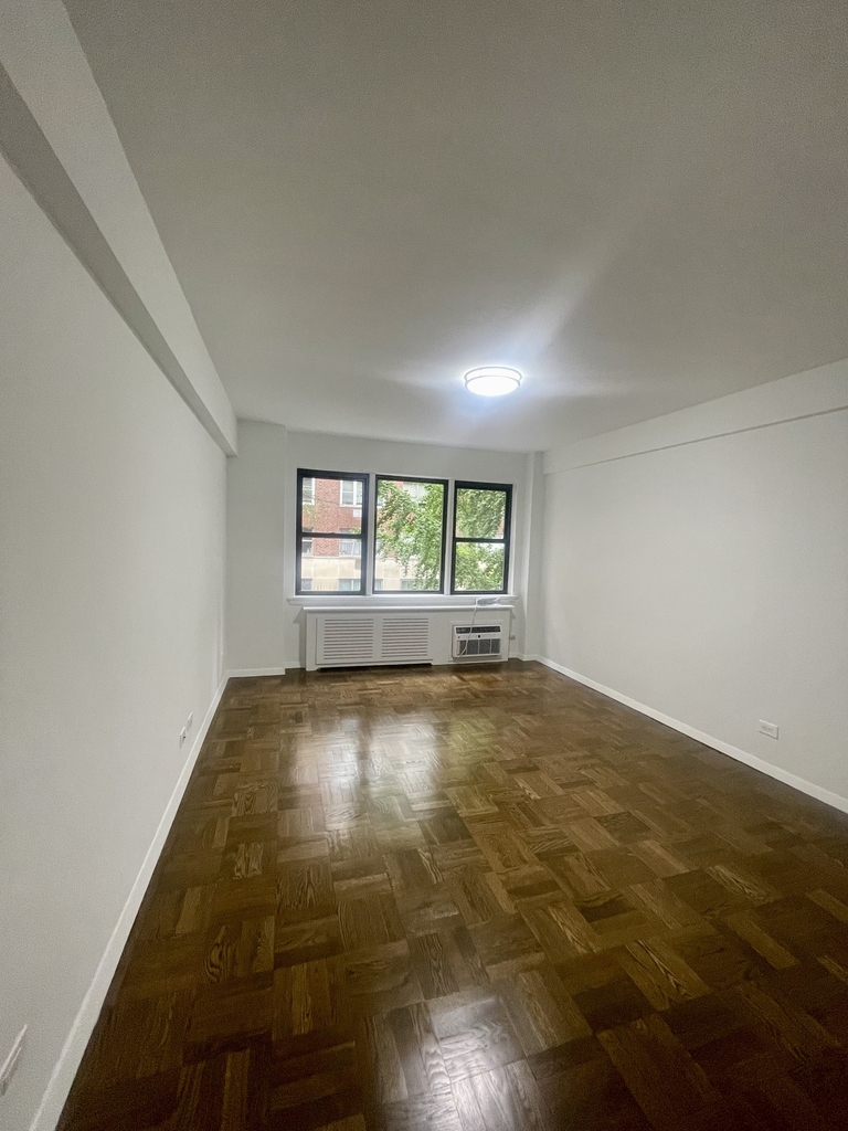 20 Beekman Place - Photo 8