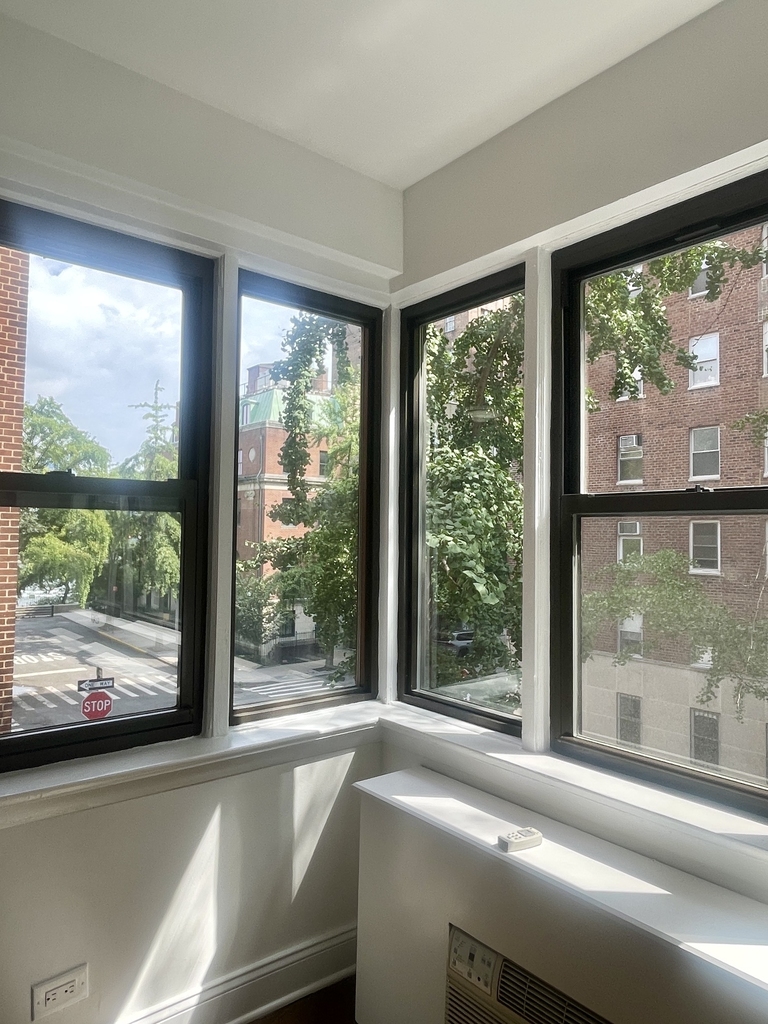 20 Beekman Place, 3F - Photo 3