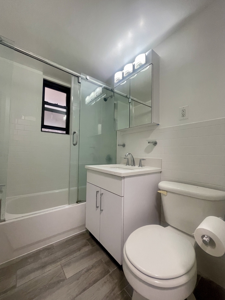 20 Beekman Place, 3F - Photo 11