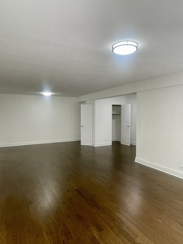 20 Beekman Place, 3F - Photo 4