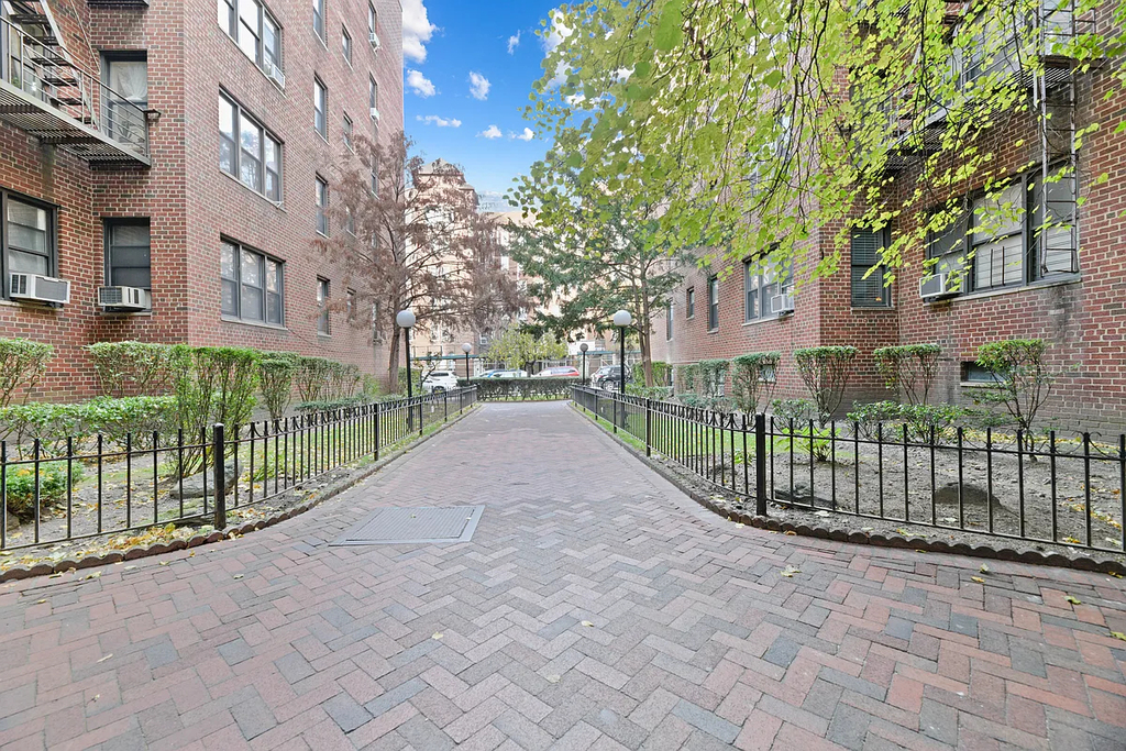 35th Avenue and 74th street  - Photo 7