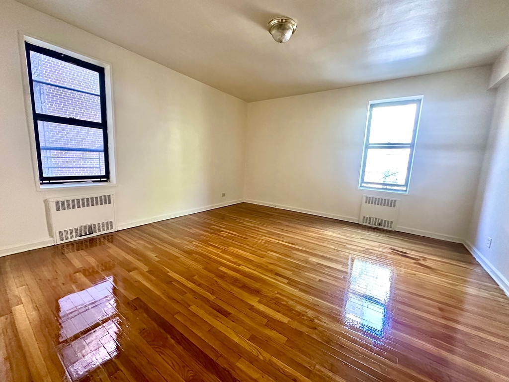 35th Avenue and 74th street  - Photo 3
