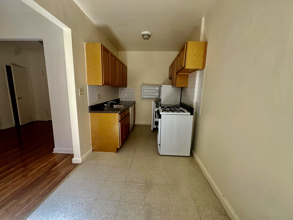 74th Street and 35th Avenue - Photo 4