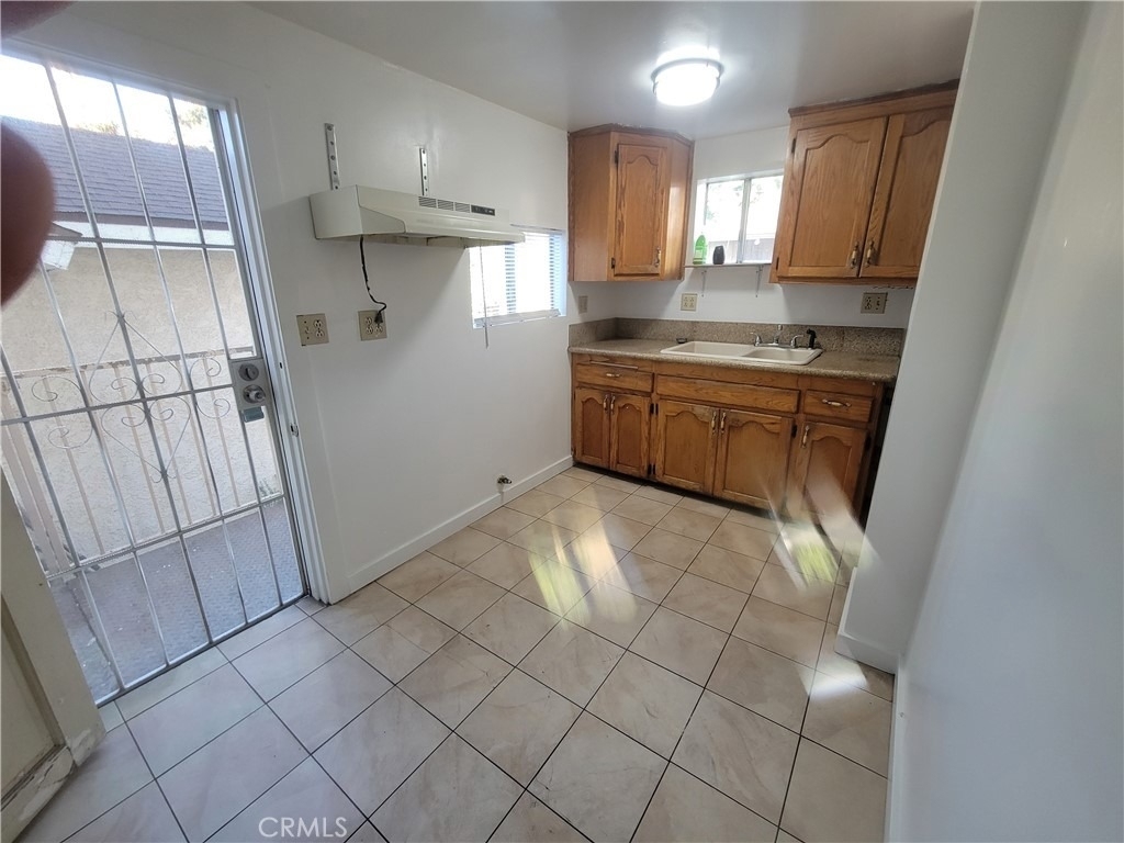 2047 Cambridge Street - Photo 8
