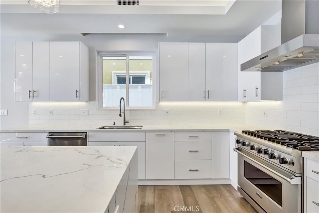 1908 Perry Avenue - Photo 4