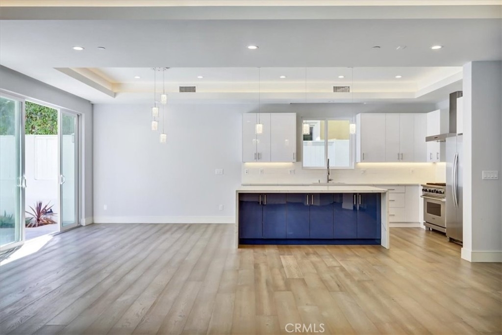 1908 Perry Avenue - Photo 2