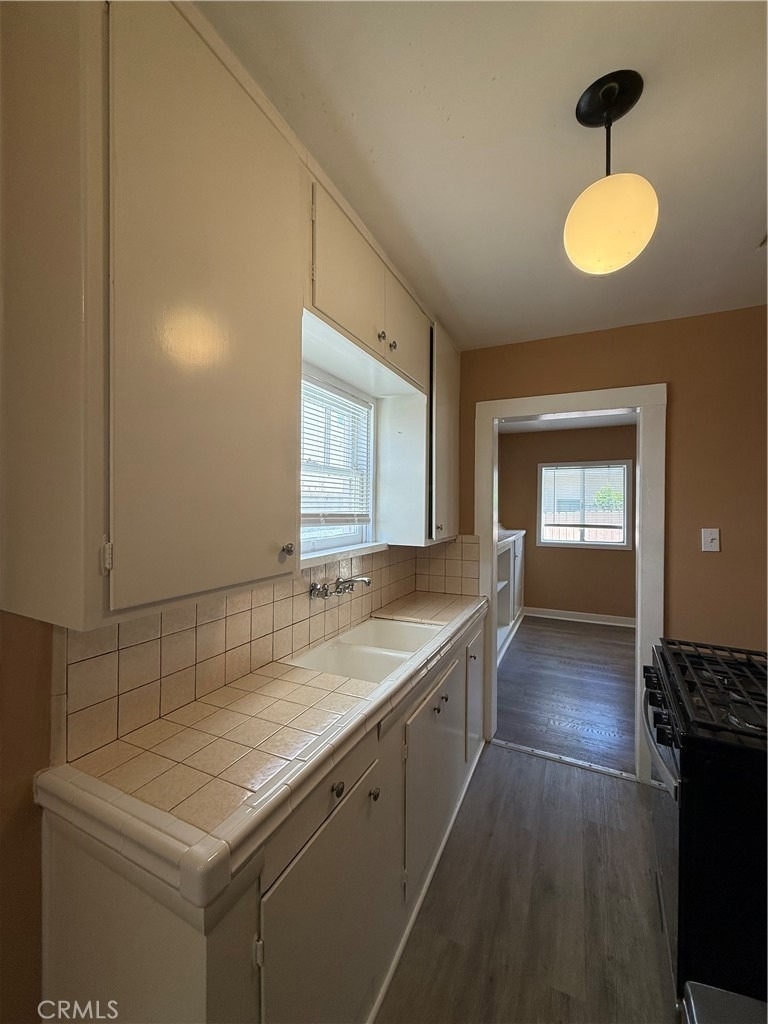 1036 W 15th - Photo 4