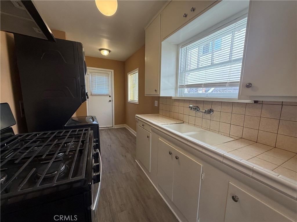 1036 W 15th - Photo 3
