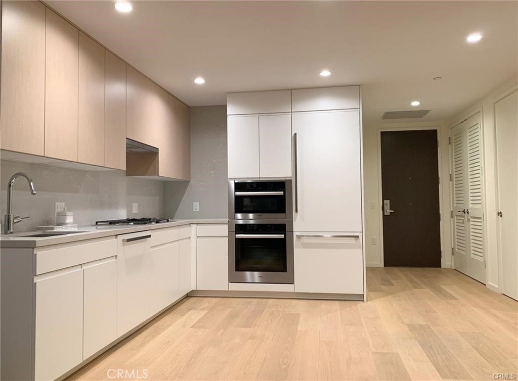 877 Francisco - Photo 2