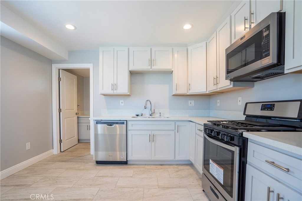 2125 S West View - Photo 2