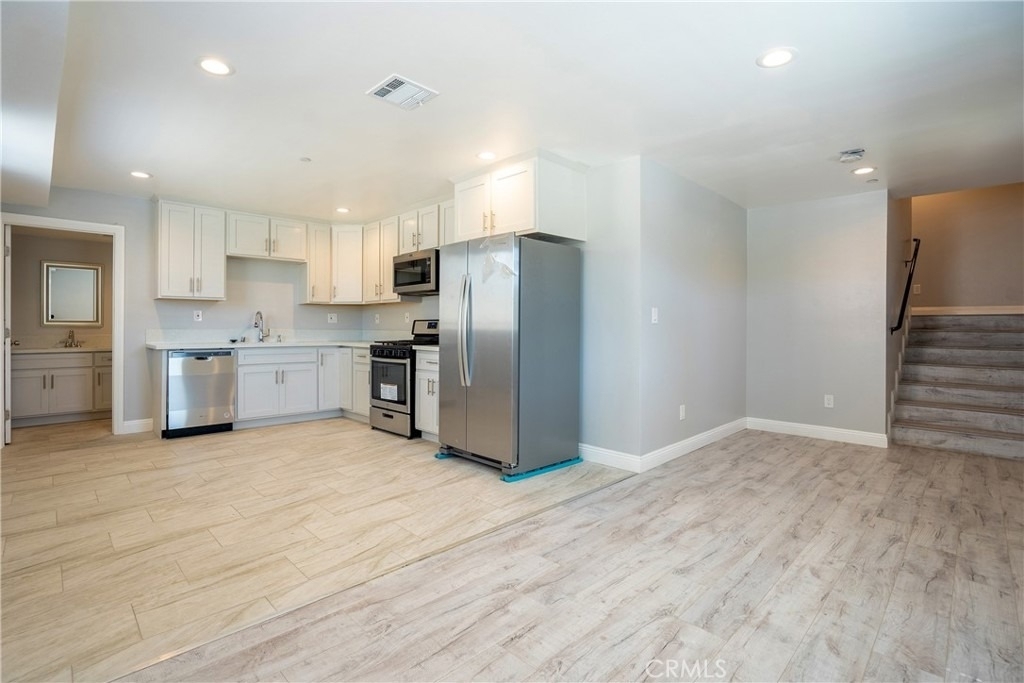 2125 S West View - Photo 1