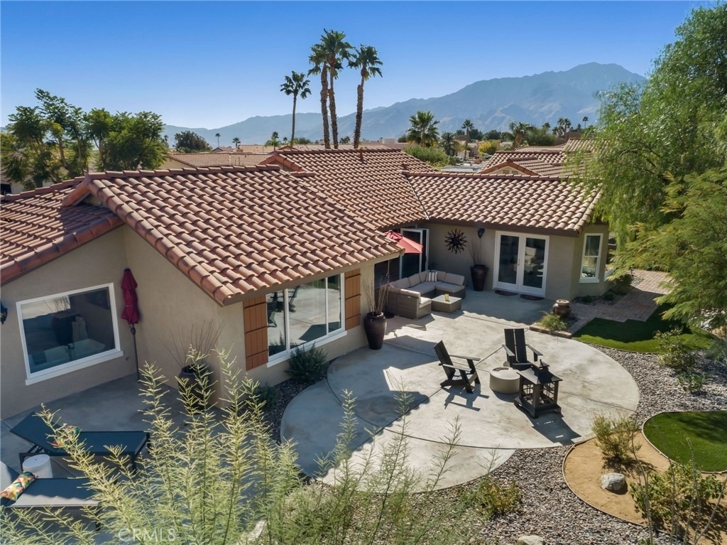 8780 Warwick - Photo 2