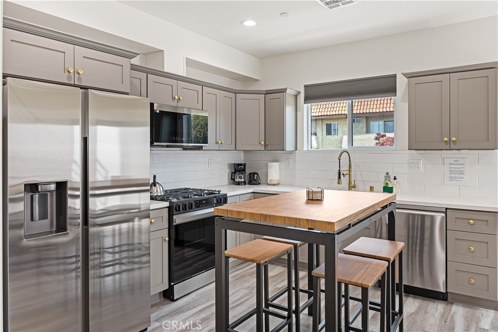 443 N Harvard Boulevard - Photo 2
