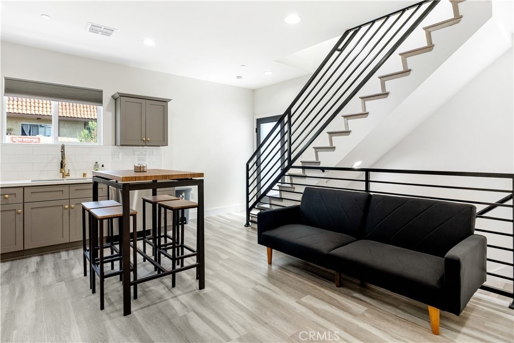 443 N Harvard Boulevard - Photo 9