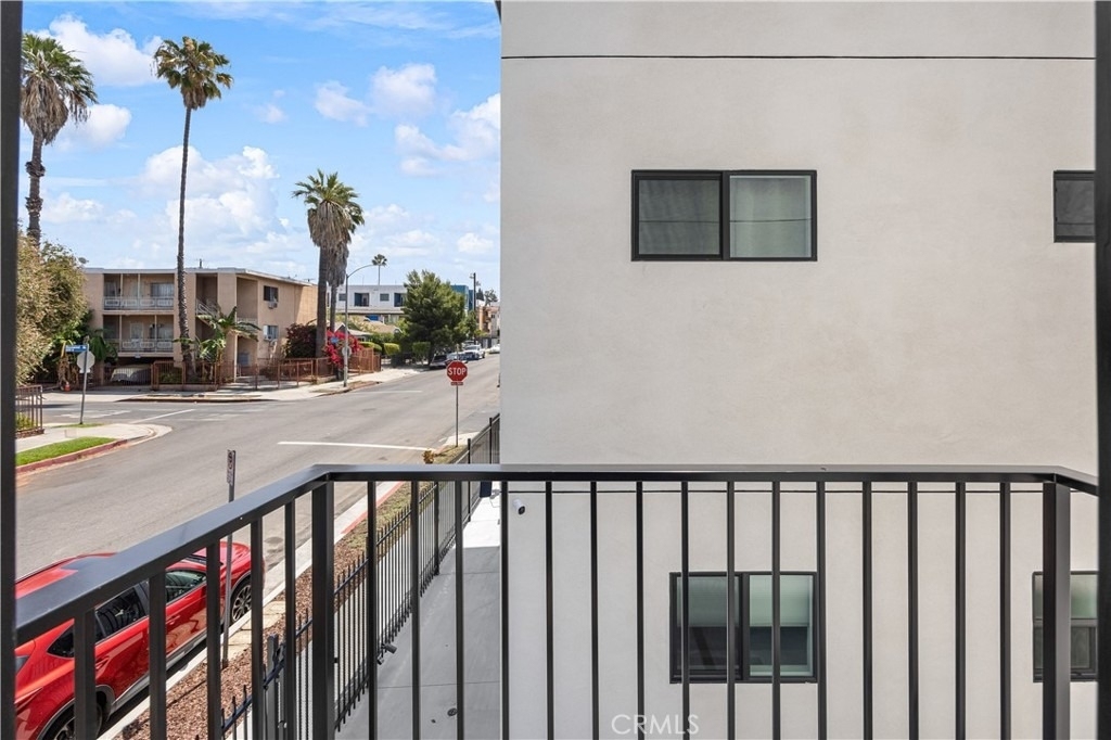 443 N Harvard Boulevard - Photo 12