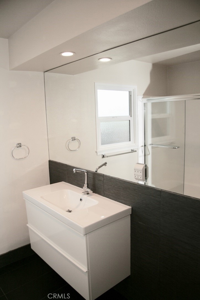 1411 W Bay Avenue - Photo 3