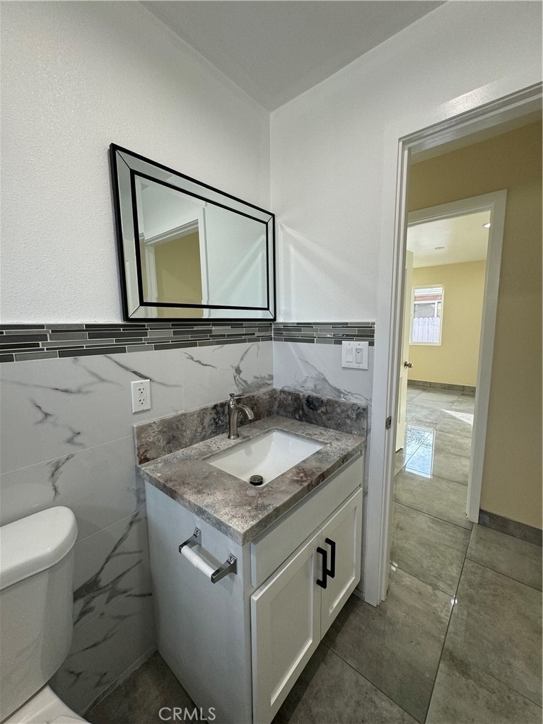 3538 1/4 W 108th Street - Photo 2