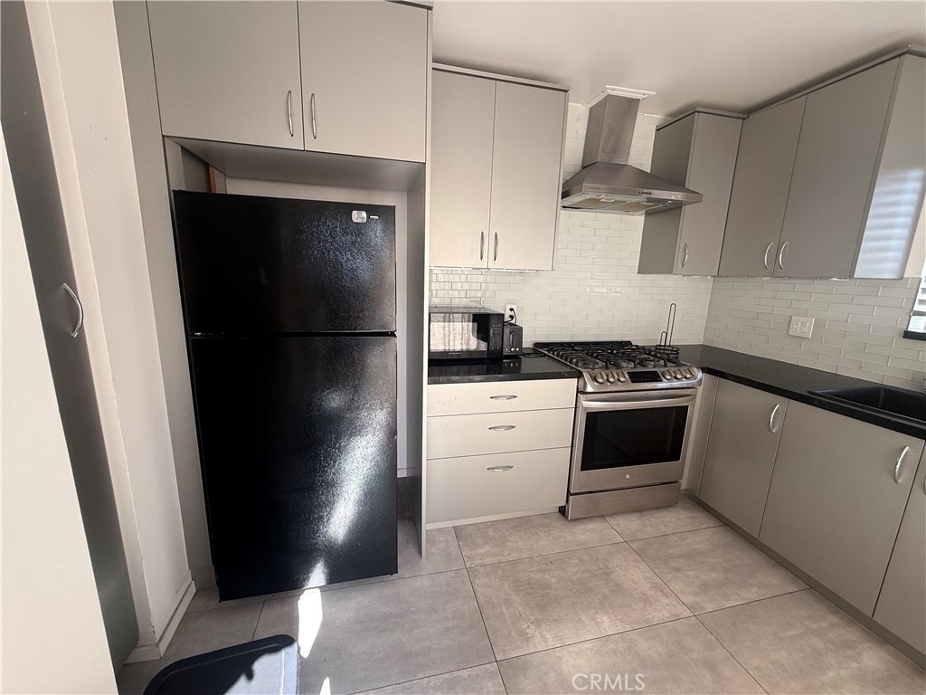 9131 Burnet Avenue - Photo 33
