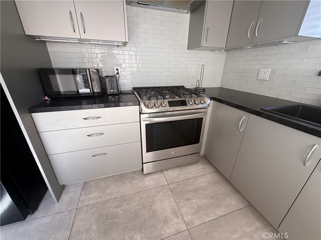 9131 Burnet Avenue - Photo 34