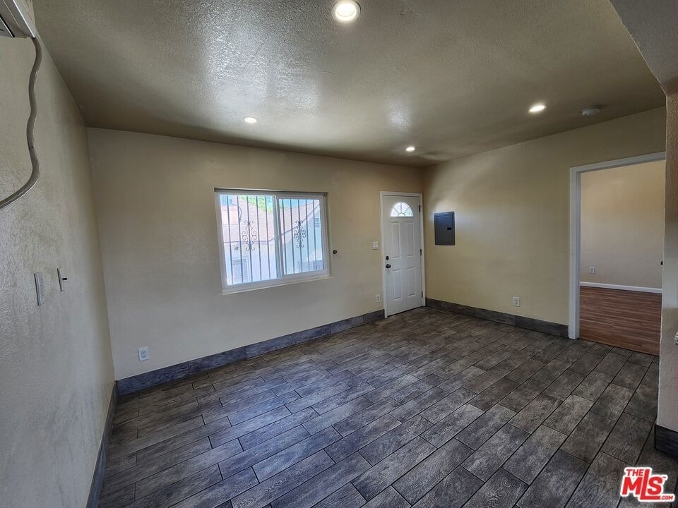 1426 1/2 E 48th Street - Photo 3