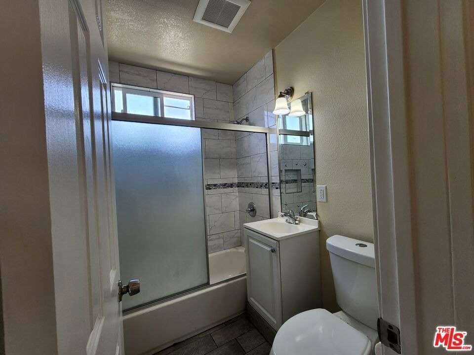 1426 1/2 E 48th Street - Photo 9