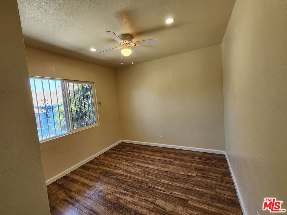 1426 1/2 E 48th Street - Photo 5